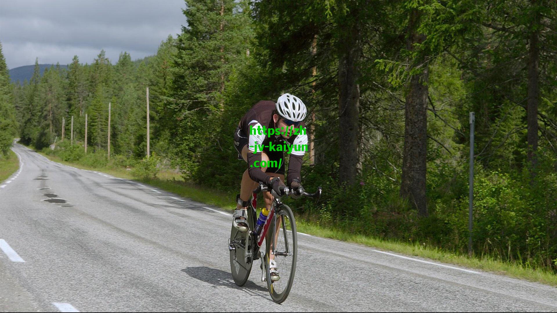 穆基勒药厂之旅告终，24场2球1助，勒沃库森发布温情海报送别边缘后卫